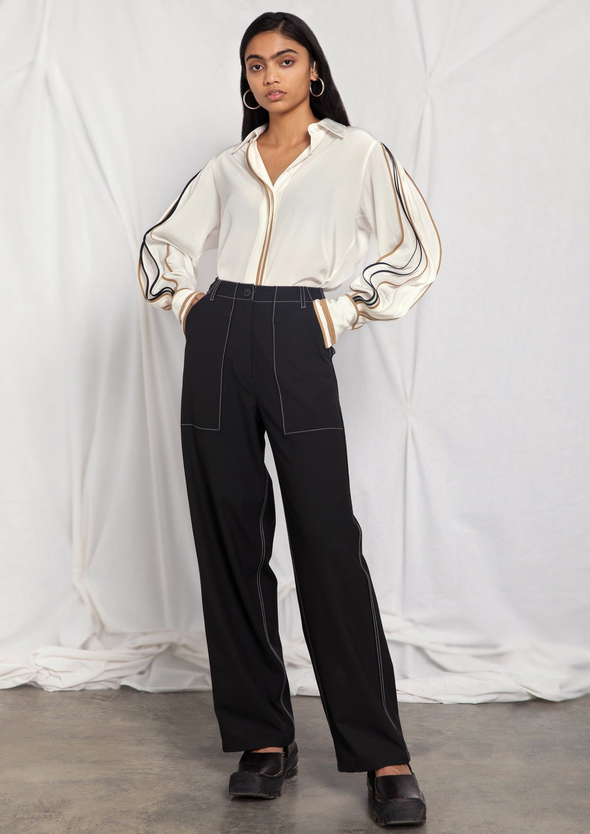 Shirt with pleated sleeves in multi-colour binding