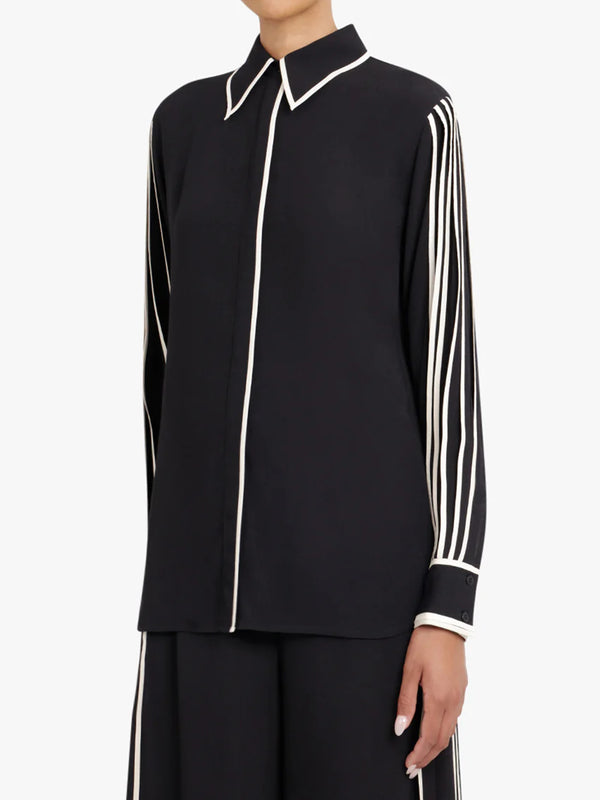 Classic shirt with pleated sleeves