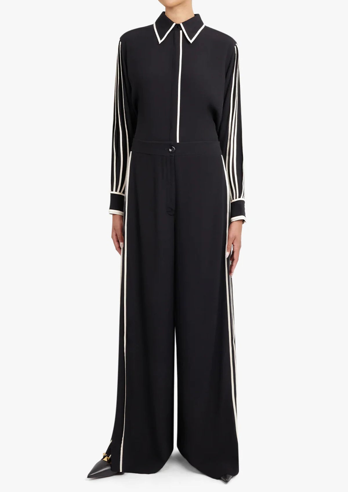 Classic shirt with pleated sleeves