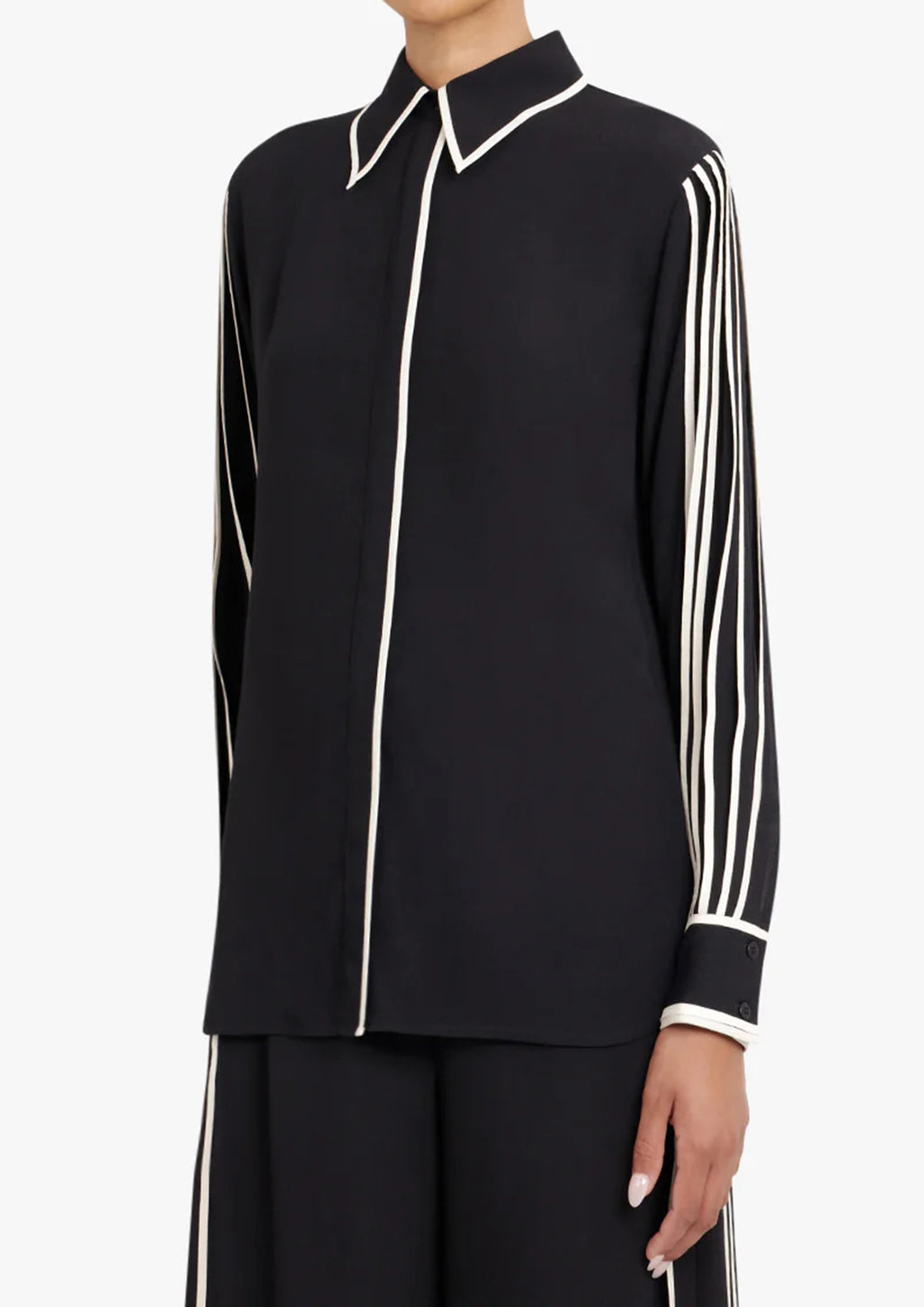 Classic shirt with pleated sleeves