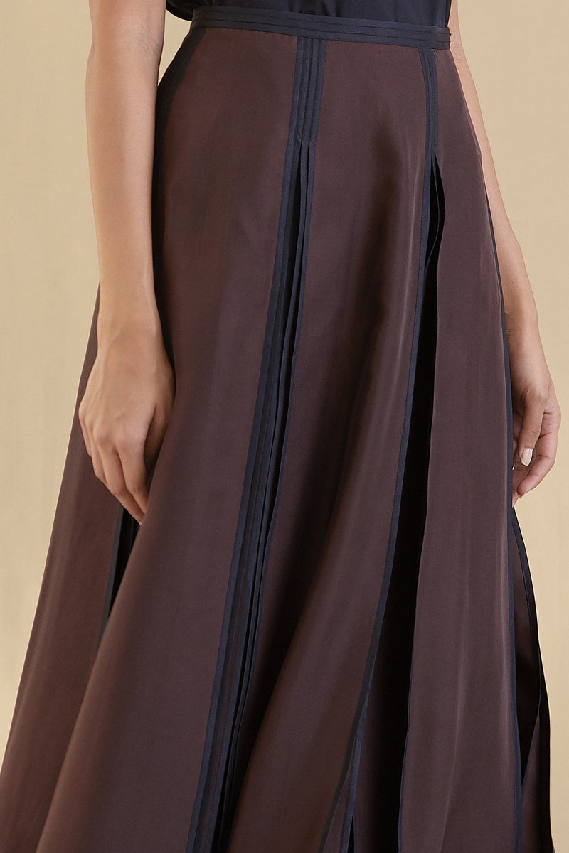 Silk skirt with partially opened pleating