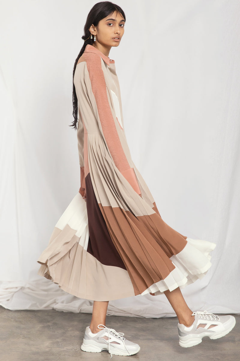 Colour-block pleated silk dress