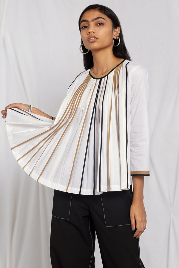 Pleated top with multi-colour binding