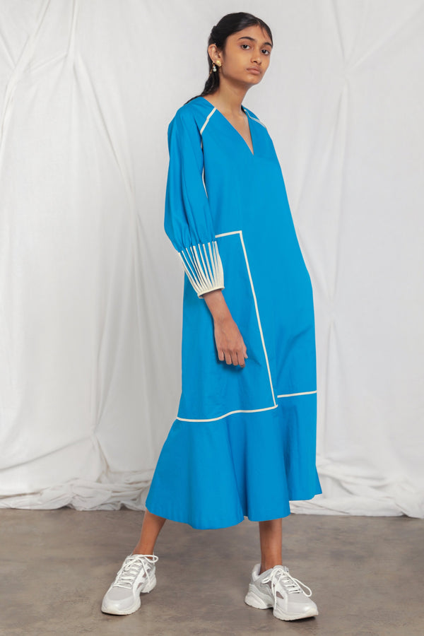 Shift dress with pleated sleeves