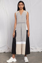 Sleeveless colour-blocked dress