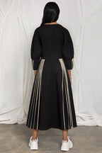 V-neck pleated dress with cuff binding