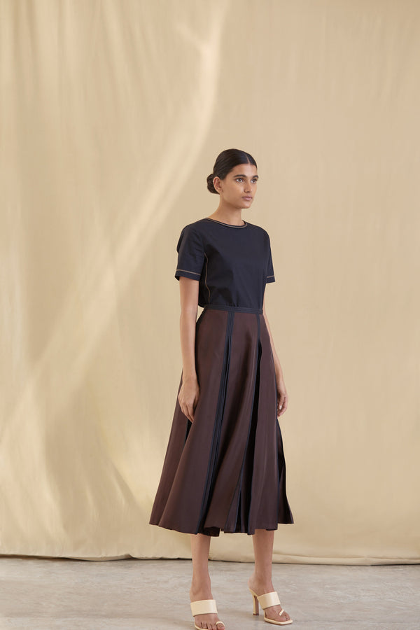 Silk skirt with partially opened pleating