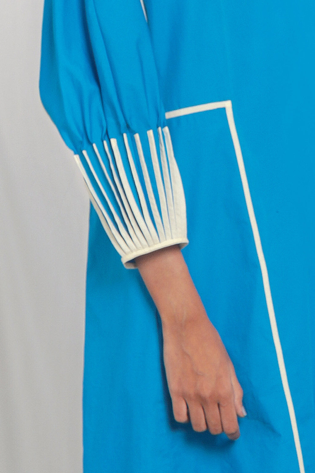 Shift dress with pleated sleeves