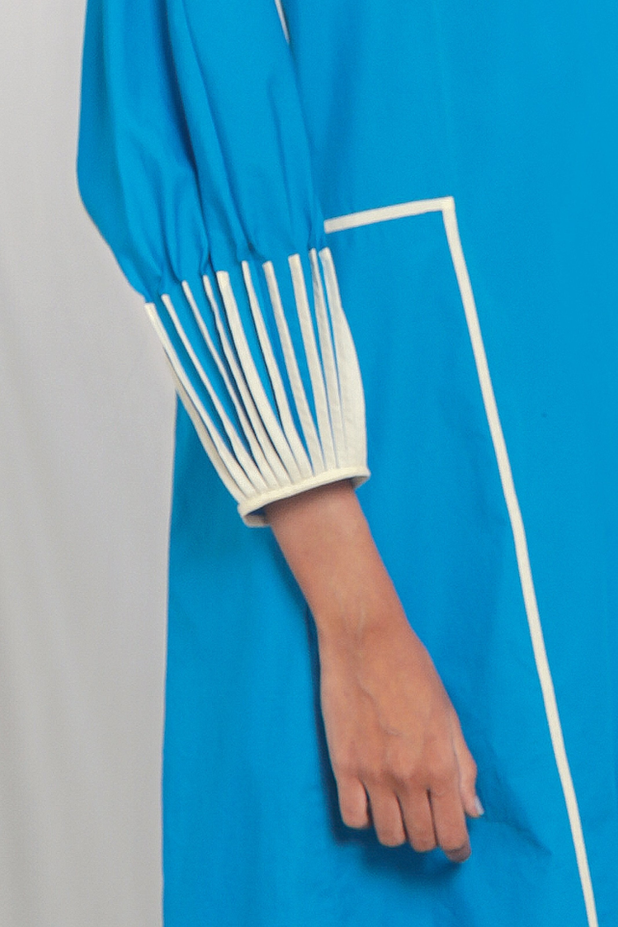 Shift dress with pleated sleeves